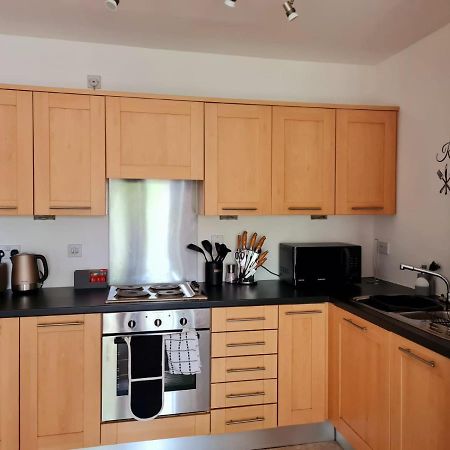 Emerald Blossom-Central Warrington, Luxurious Yet Homely, Wifi, Secure Parking Exterior foto