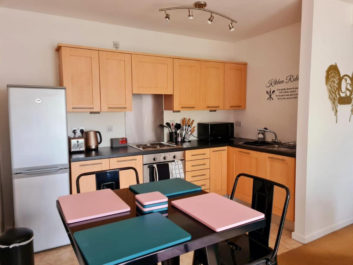 Emerald Blossom-Central Warrington, Luxurious Yet Homely, Wifi, Secure Parking Exterior foto