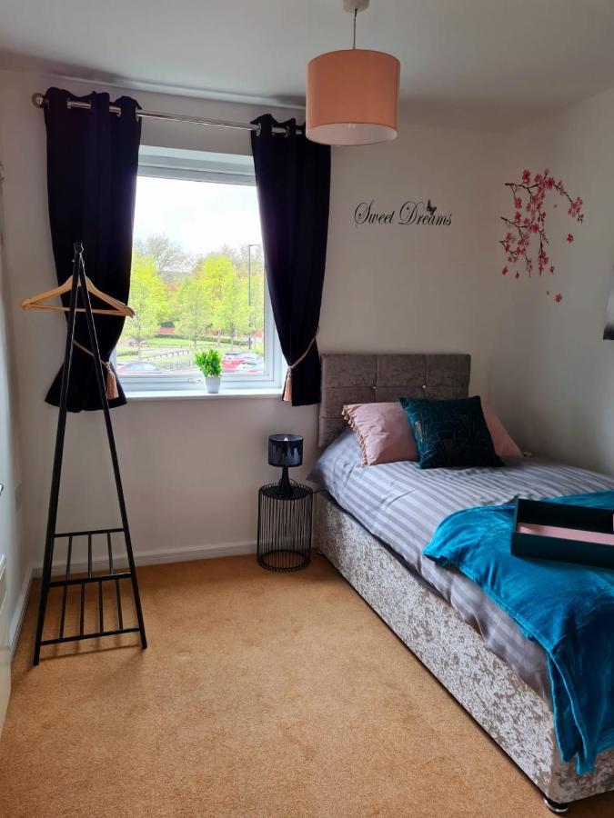 Emerald Blossom-Central Warrington, Luxurious Yet Homely, Wifi, Secure Parking Exterior foto
