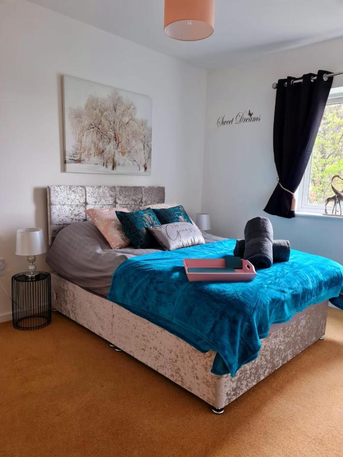 Emerald Blossom-Central Warrington, Luxurious Yet Homely, Wifi, Secure Parking Exterior foto