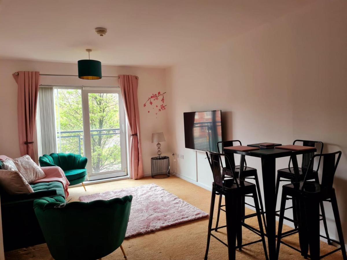 Emerald Blossom-Central Warrington, Luxurious Yet Homely, Wifi, Secure Parking Exterior foto
