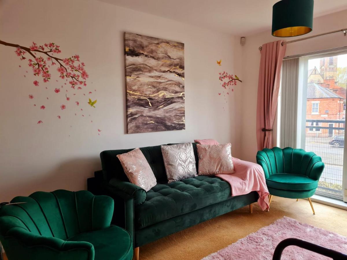 Emerald Blossom-Central Warrington, Luxurious Yet Homely, Wifi, Secure Parking Exterior foto