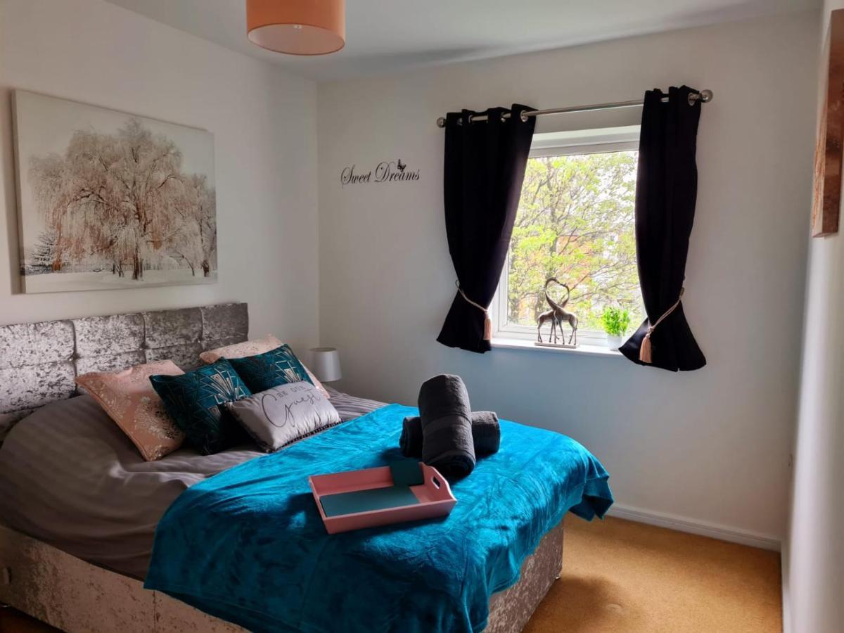 Emerald Blossom-Central Warrington, Luxurious Yet Homely, Wifi, Secure Parking Exterior foto