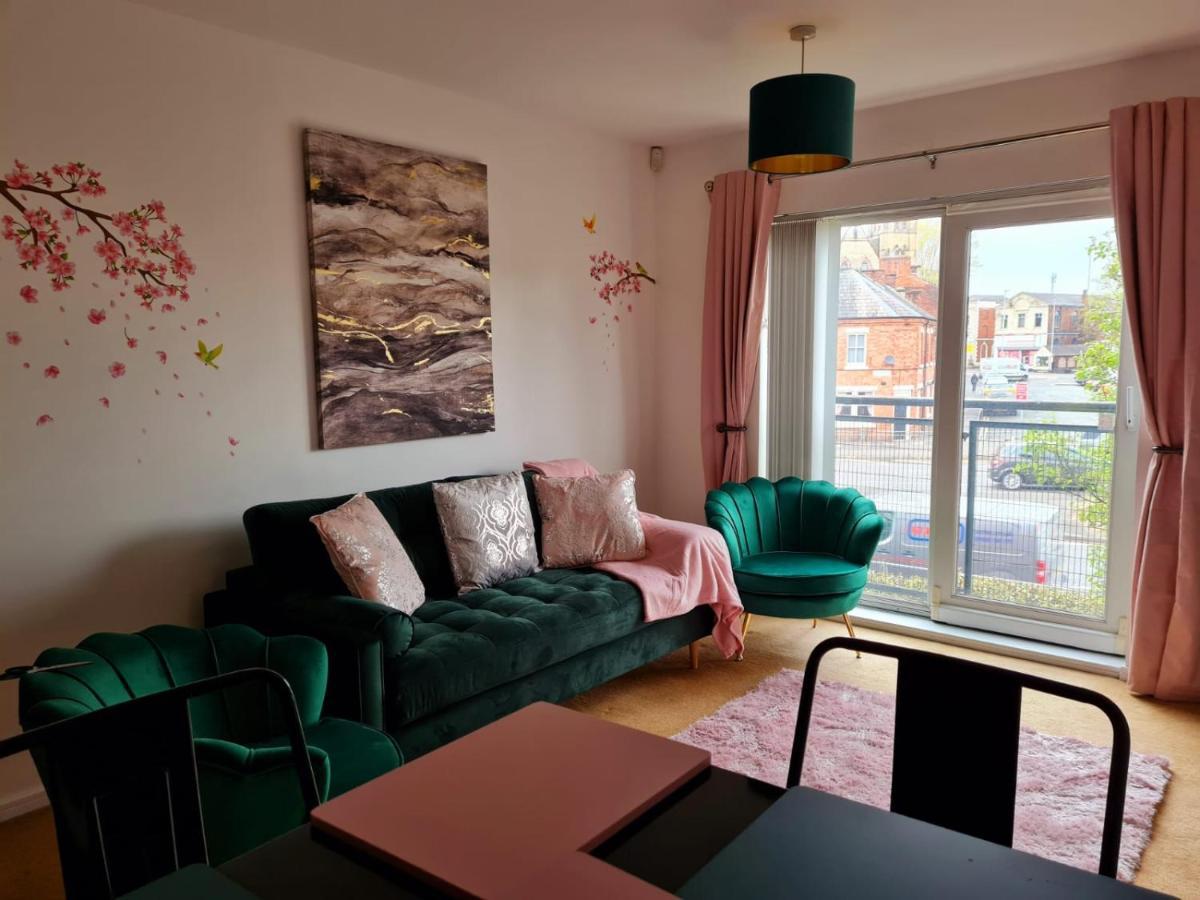Emerald Blossom-Central Warrington, Luxurious Yet Homely, Wifi, Secure Parking Exterior foto