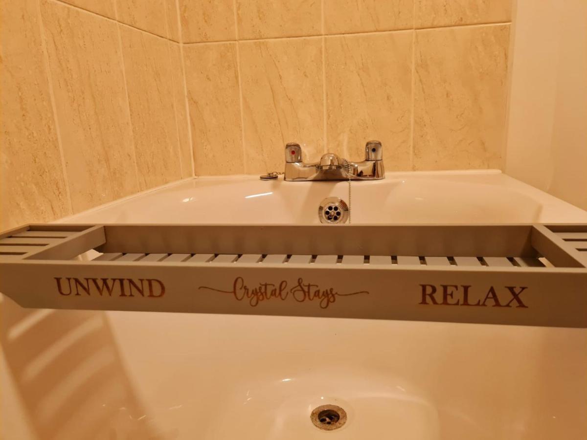Emerald Blossom-Central Warrington, Luxurious Yet Homely, Wifi, Secure Parking Exterior foto